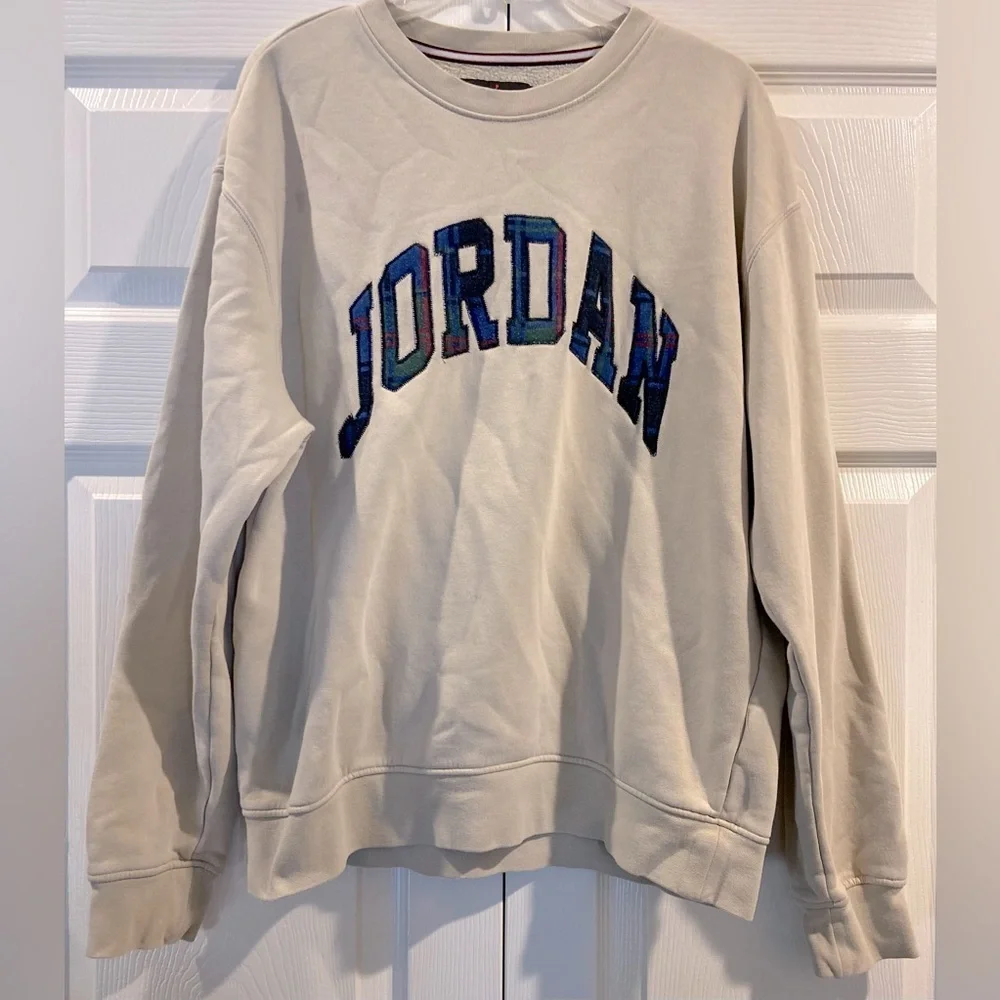 Nike Jordan Essential Holiday Mens DV1574-091 Sweatshirt Gray Size Medium -
